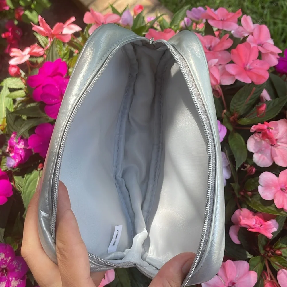 La Prairie Pouch NEW🩶